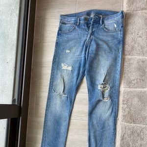 H&M men’s ripped blue jeans